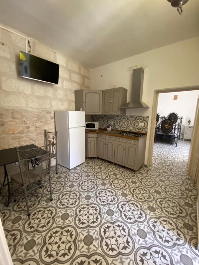 Fiori Catene Tra Le Torri Конверсано Екстериор снимка