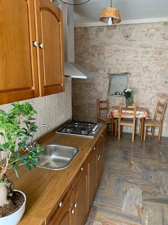 Fiori Catene Tra Le Torri Конверсано Екстериор снимка